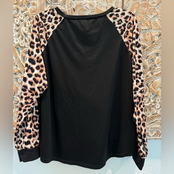 SHEIN Curve Black Body, Leopard Long Sleeves Shirt- size 1XL - Picture 2 of 6